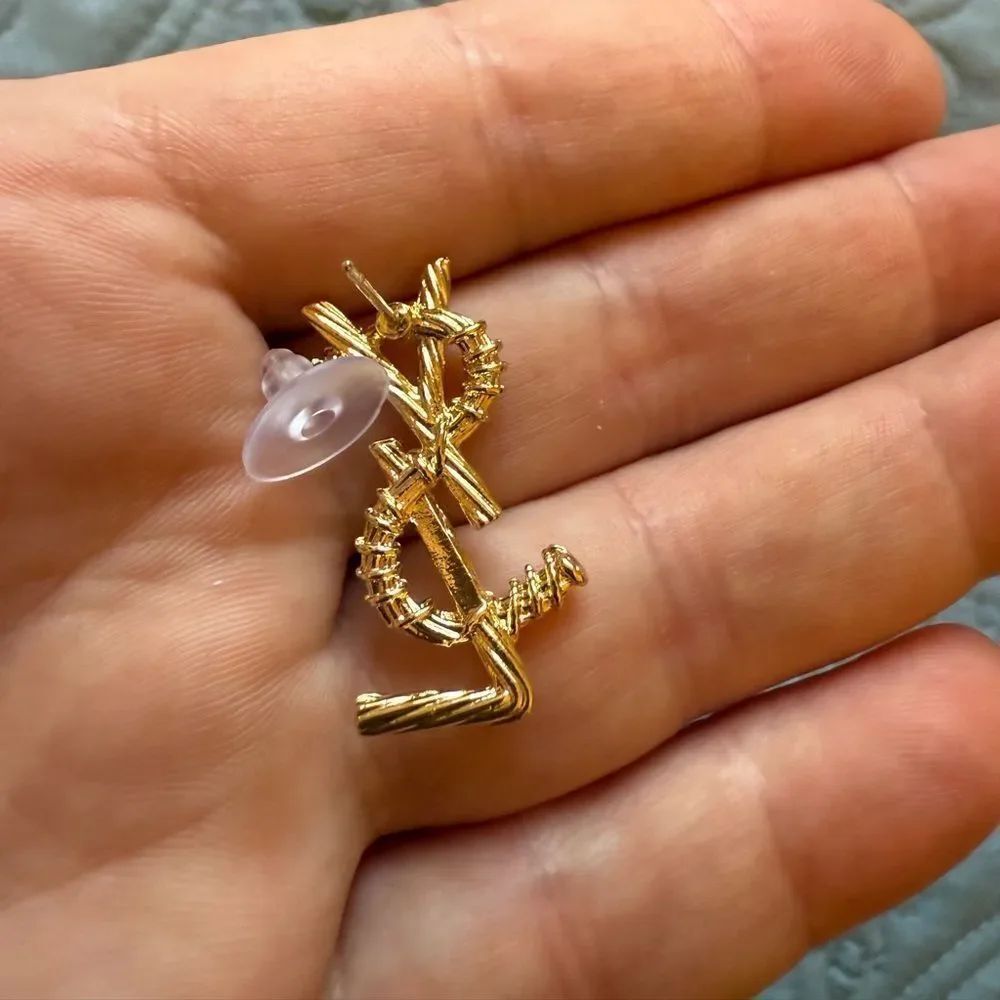 Classic Earrings - Picture 6 of 7